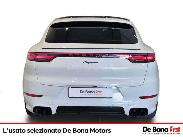 Porsche Cayenne view 4