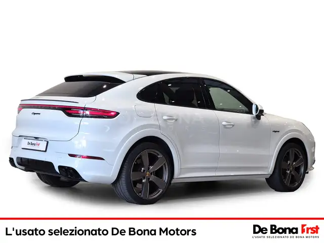 Porsche Cayenne view 2