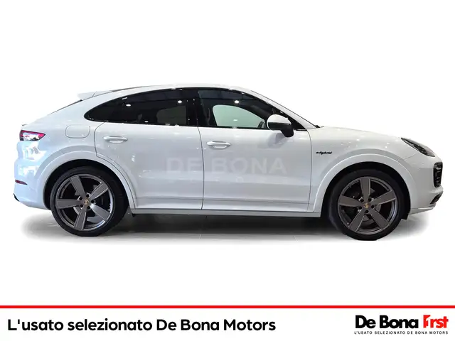 Porsche Cayenne view 5