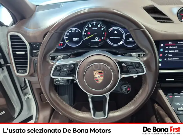 Porsche Cayenne view 10