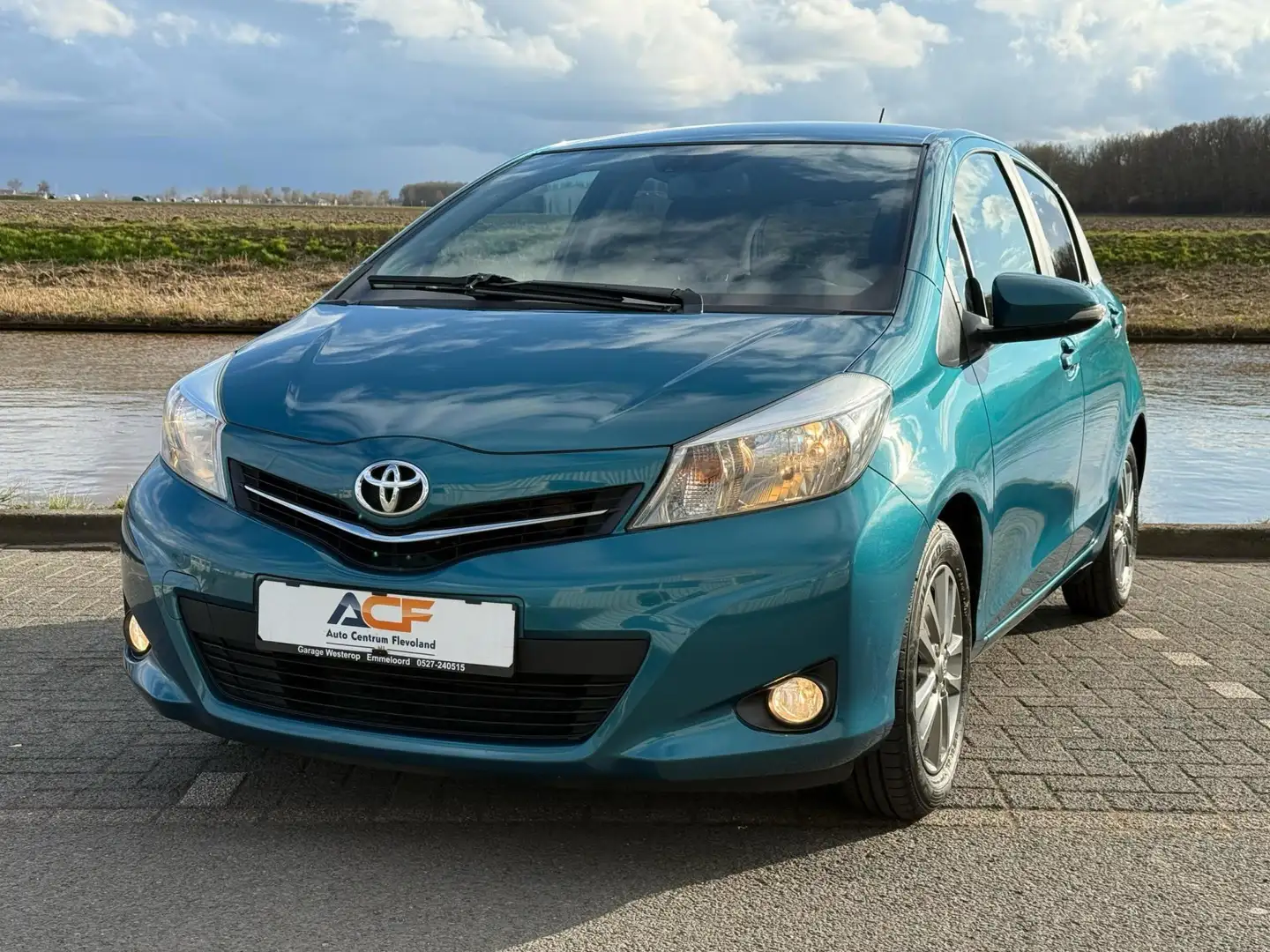 Toyota Yaris 1.0 VVT-i Comfort UNIEK / NAVI / CAMERA / WINTERSE Bleu - 2