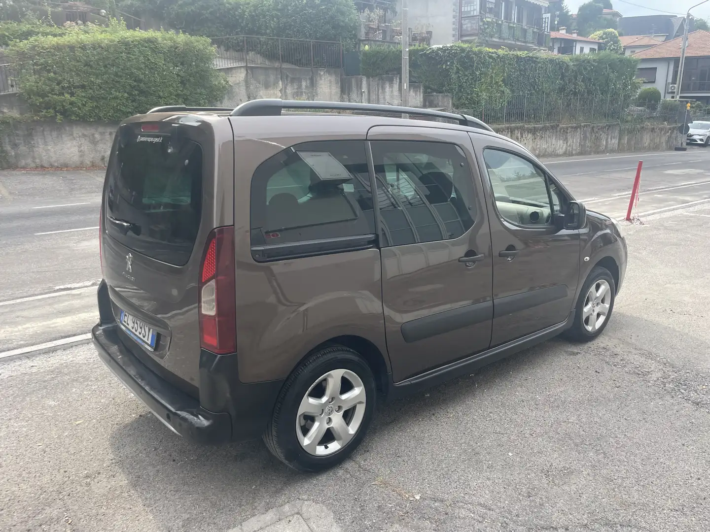 Peugeot Partner Tepee 1.6 hdi Outdoor 92cv E5 Marrone - 2