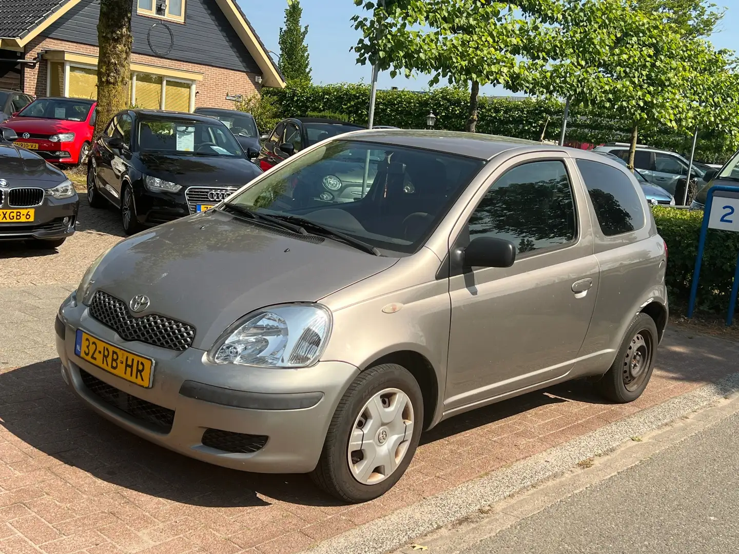 Toyota Yaris 1.0 VVT-i Idols *Airco | EXPORT Grau - 2
