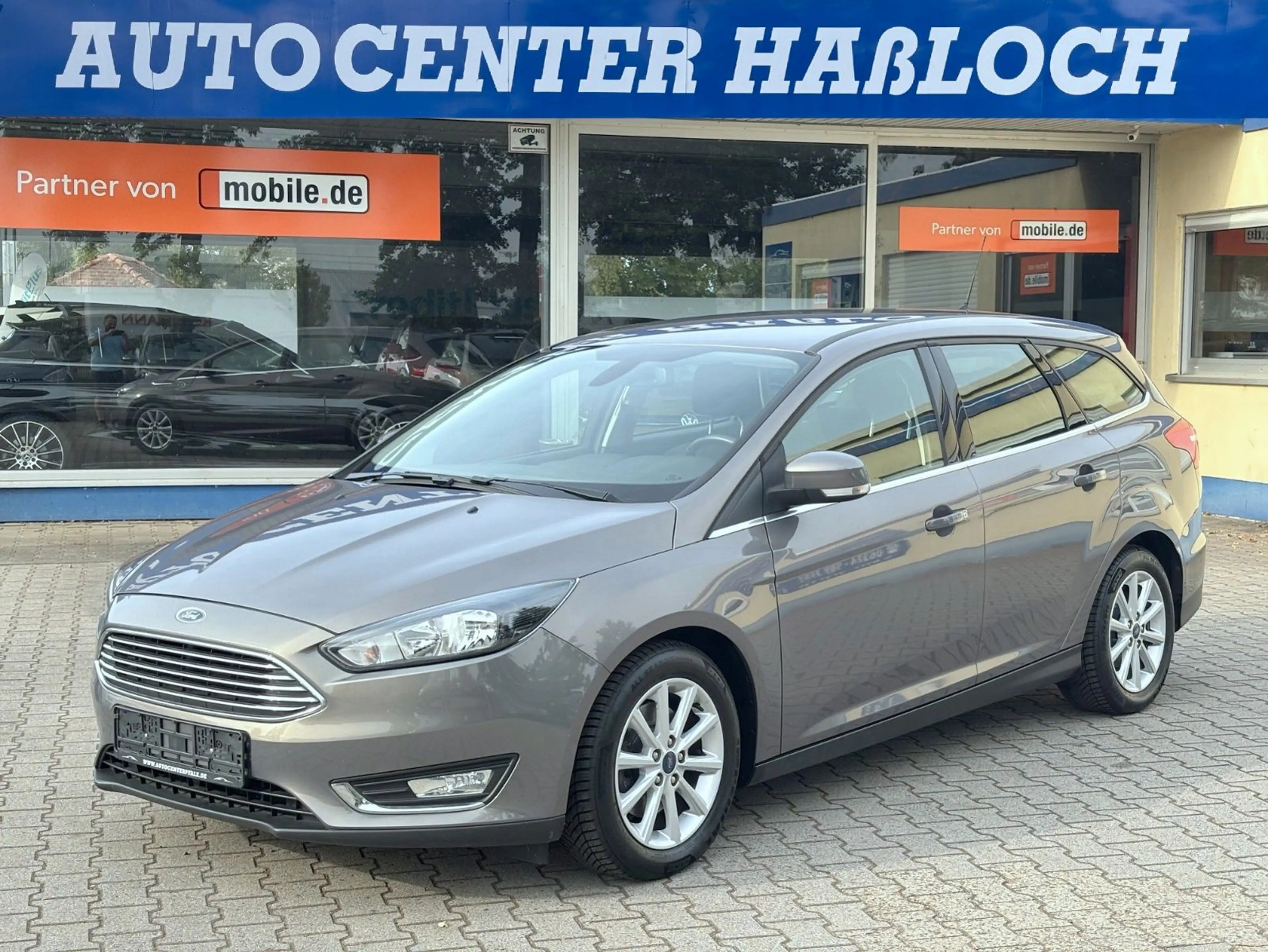 Ford Focus Turnier Titanium Automatik Navi Service+