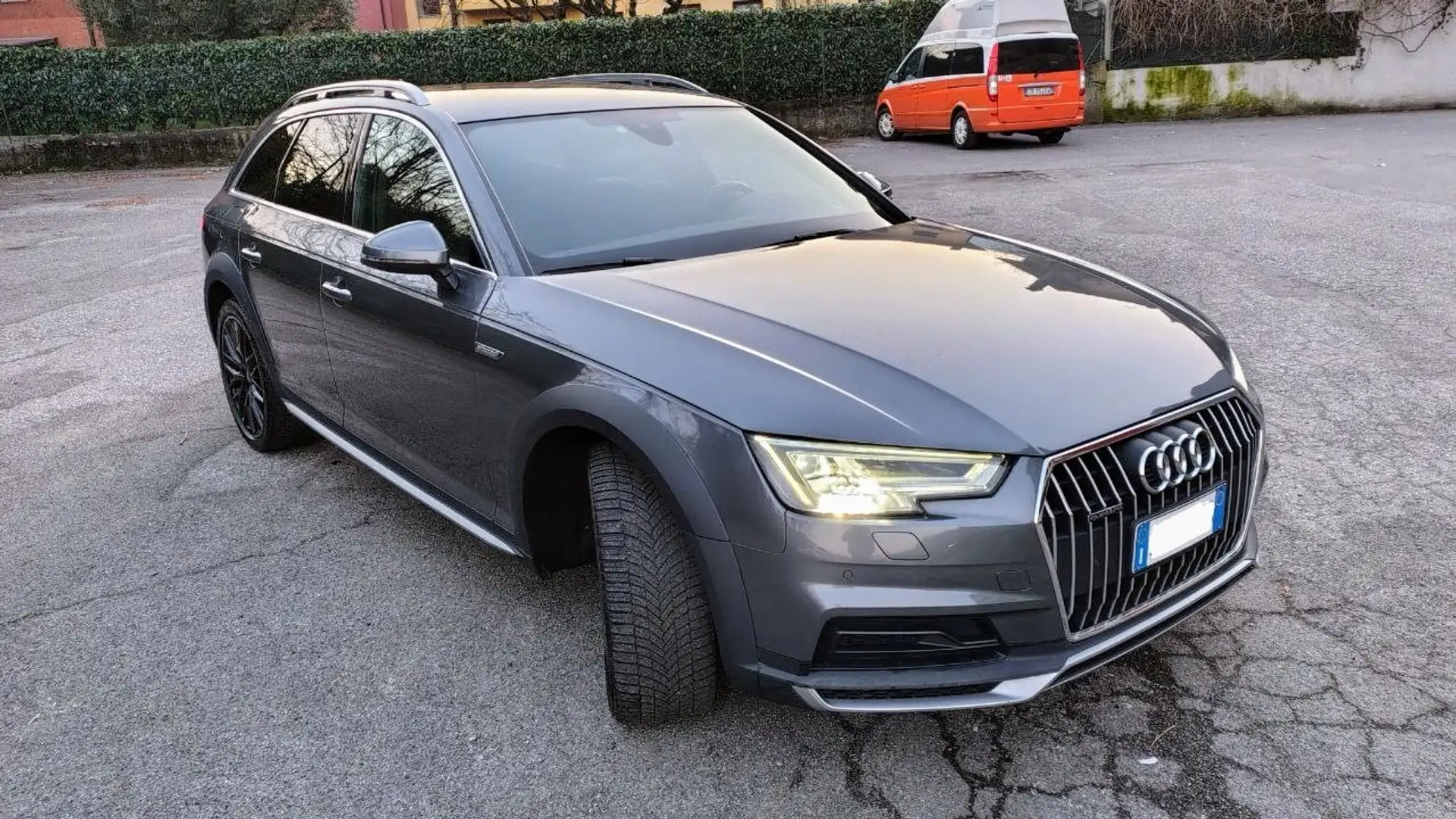 Audi A4 Allroad 2.0TDI Business Evol. 190cv s-tron 19" LED Grigio - 2