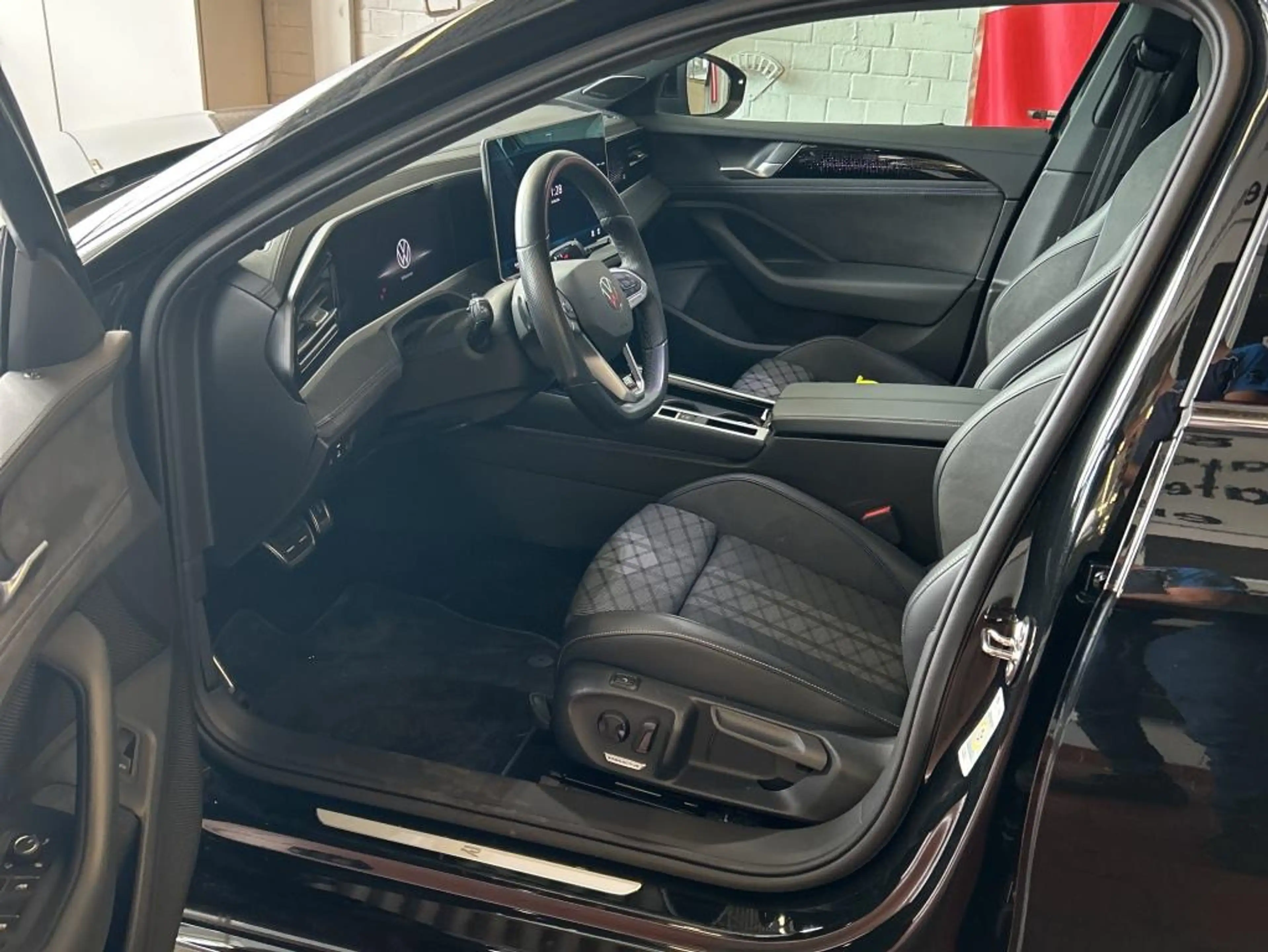 Volkswagen Passat Variant 142 kW 4Motion R-Line *PANORAMA*H&K Hifi*AHK*IQ.Driv — photo 7