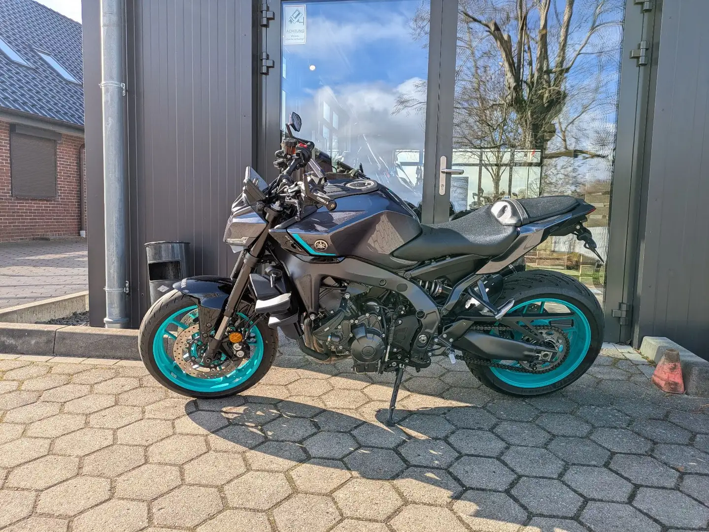 Yamaha MT-09 Mj 2024 Gris - 2