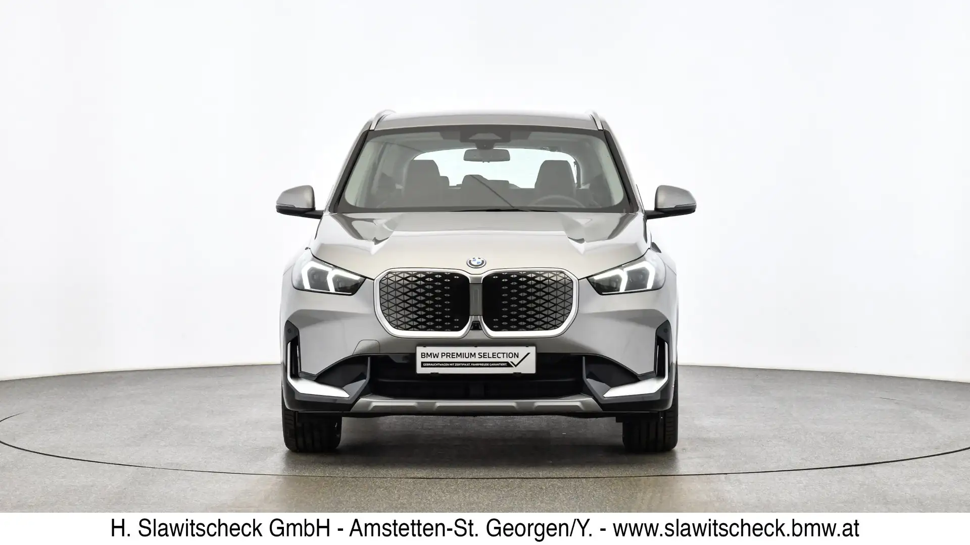 BMW iX1 eDrive20 U11 Silber - 2
