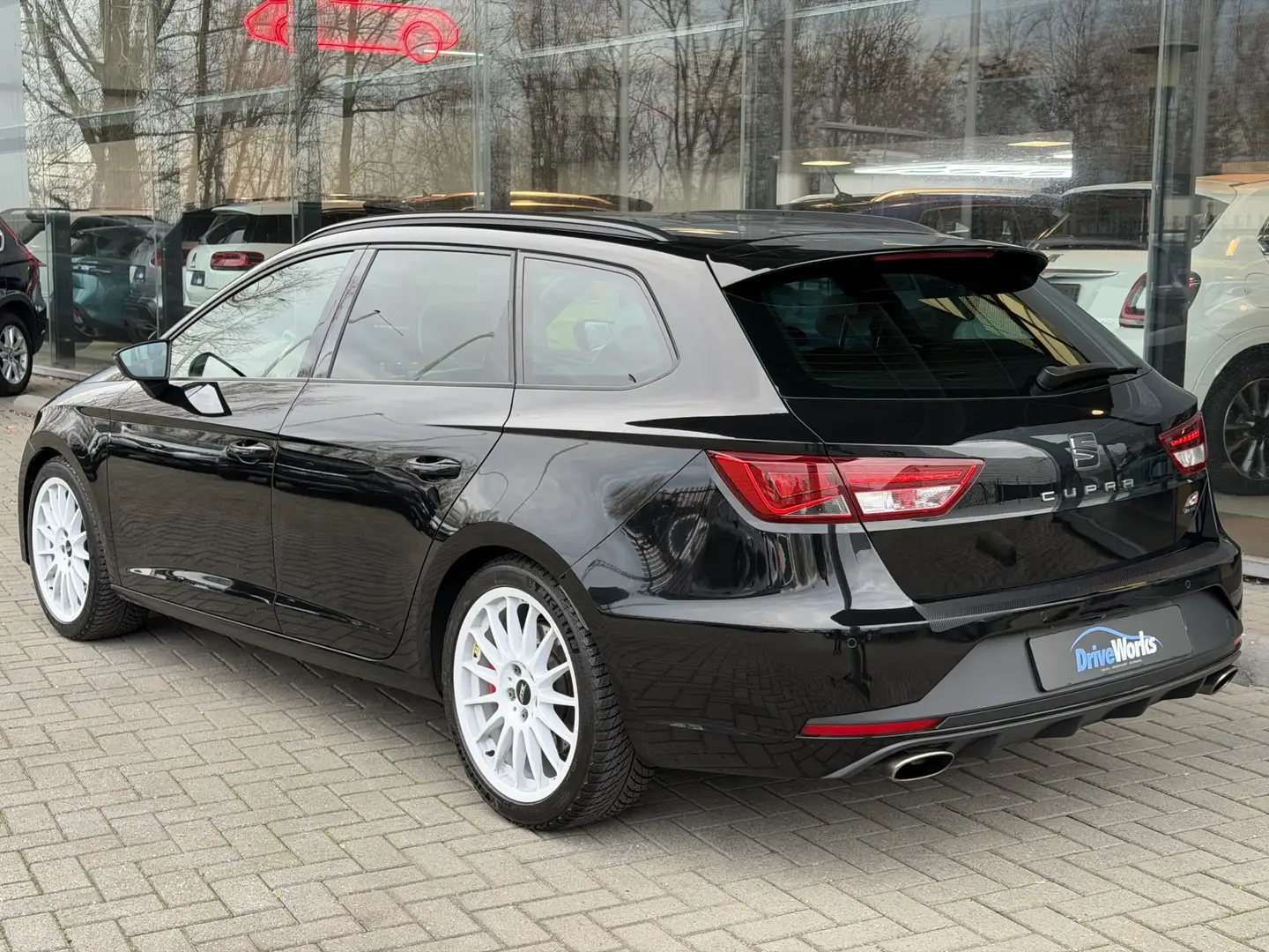 SEAT Leon ST 2.0 TSI Cupra 290 | Pano | Leer | Carplay | Cam Schwarz - 2