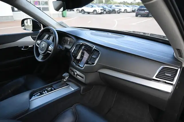 Volvo XC90 view 13