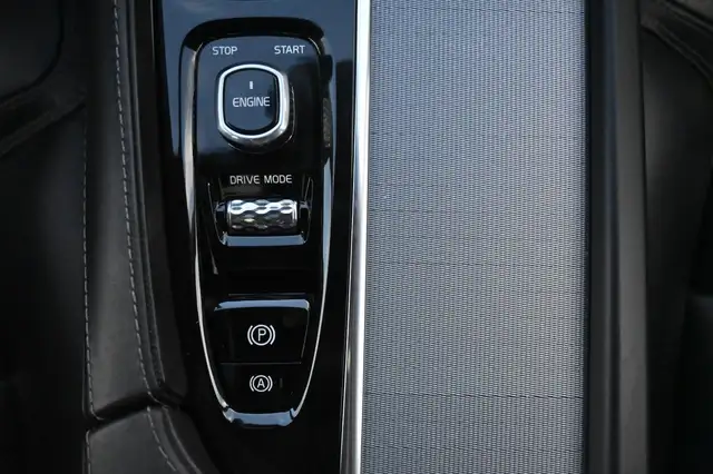 Volvo XC90 view 19