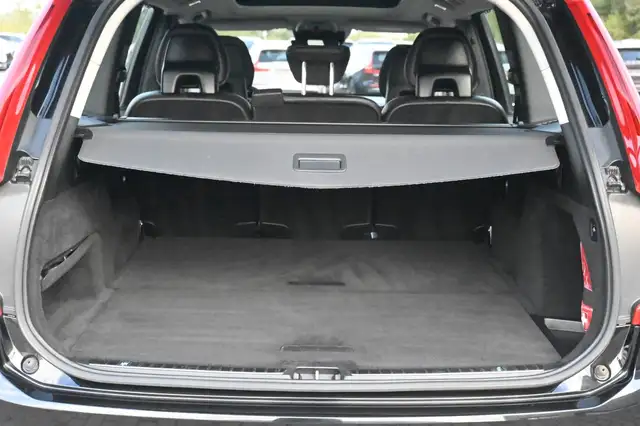 Volvo XC90 view 6
