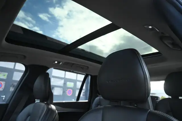 Volvo XC90 view 12