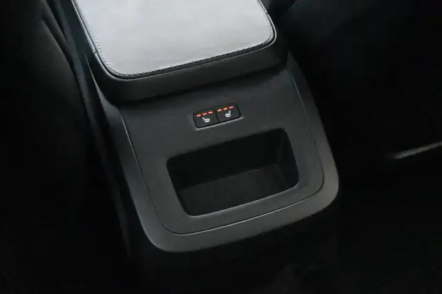 Volvo XC90 view 16
