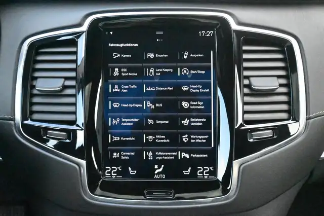 Volvo XC90 view 22