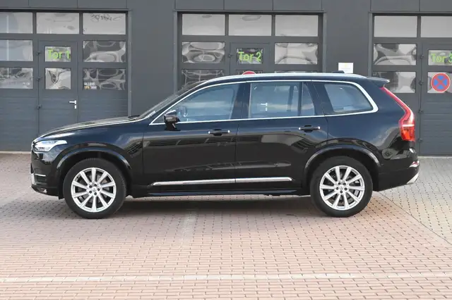 Volvo XC90 view 2