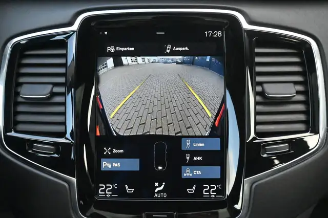Volvo XC90 view 23