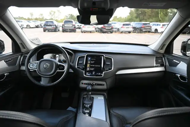 Volvo XC90 view 17