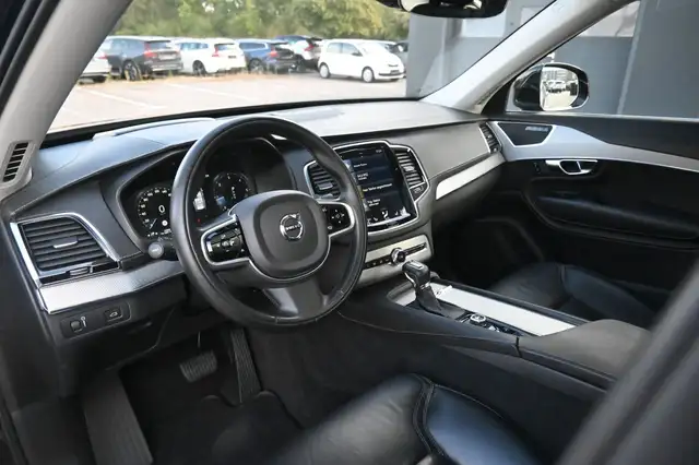 Volvo XC90 view 10