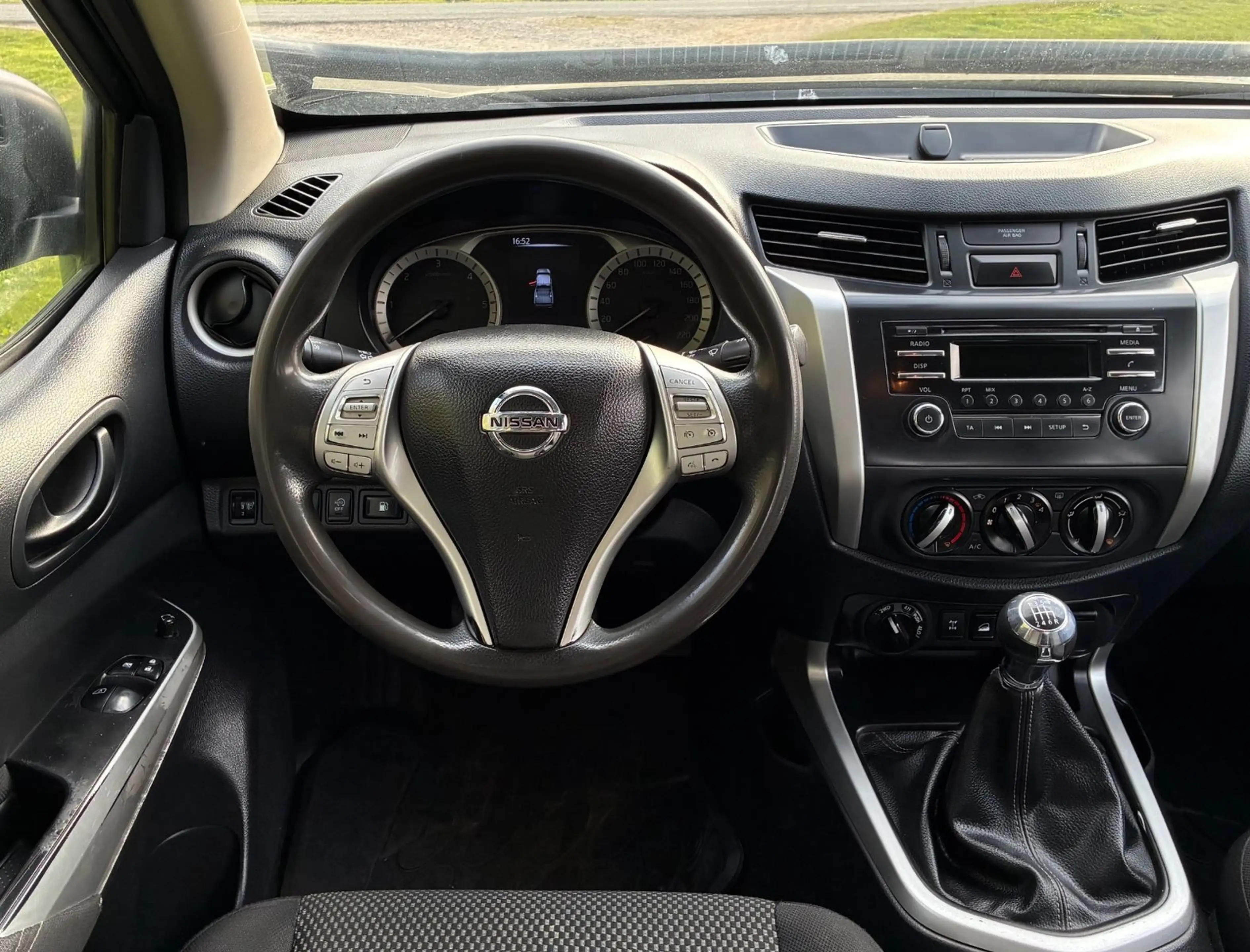 Nissan Navara NP300 Visia Double Cab 4x4 Tüv=Neu! Euro6 — photo 12
