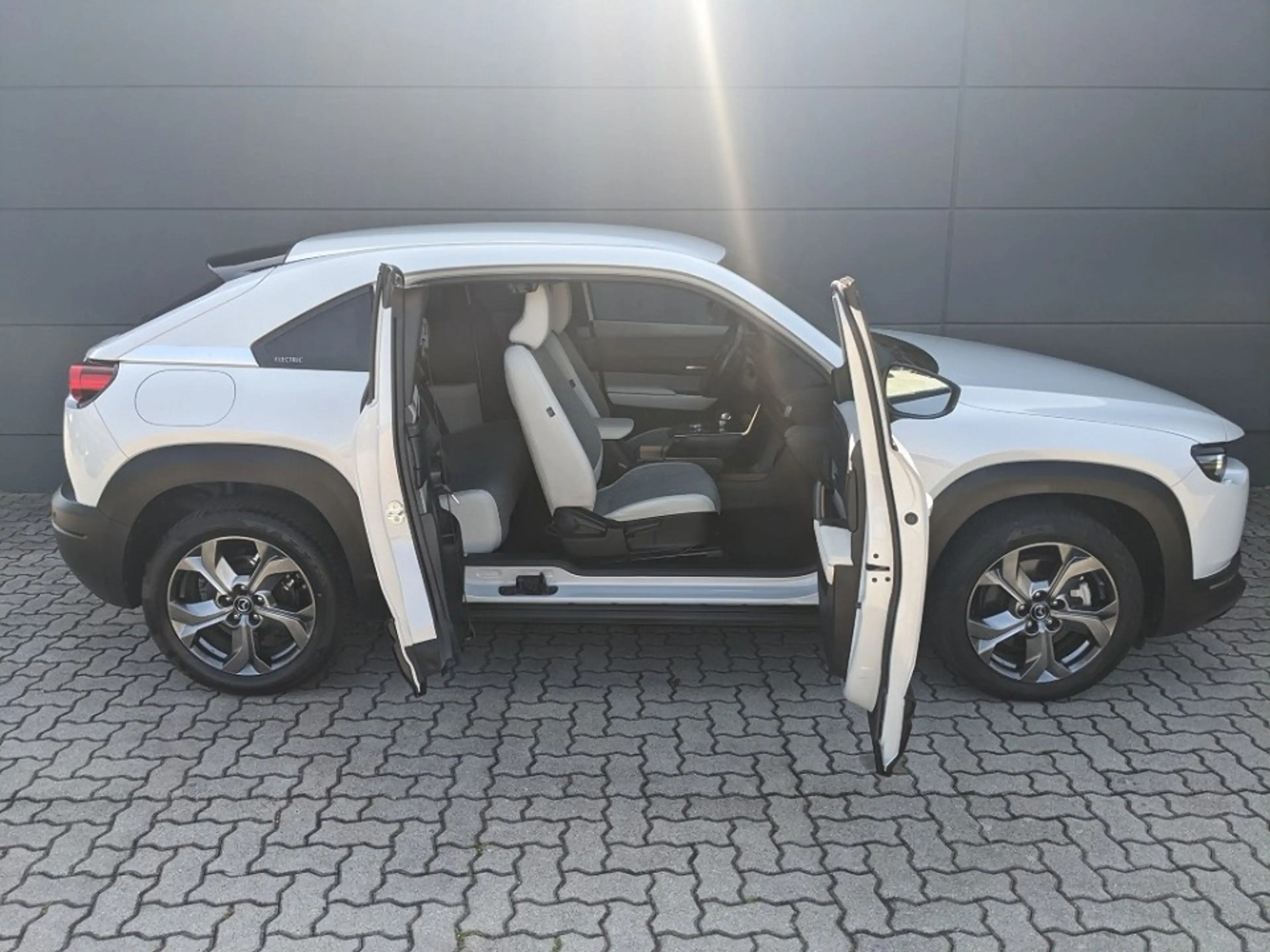Mazda MX-30 e-SKYACTIV Advantage Navi Matrix-LED 1.Hand — photo 8