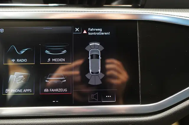 Audi Q3 view 28