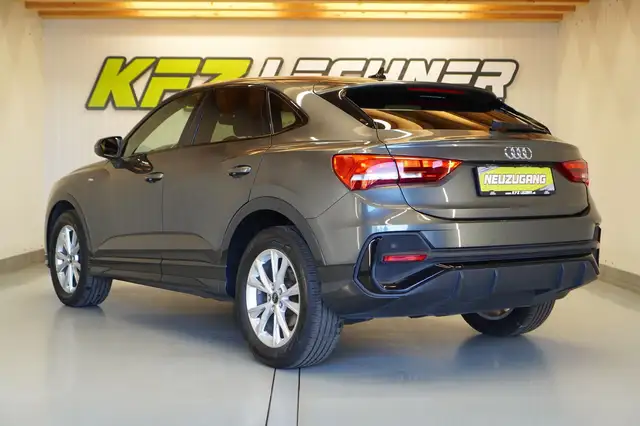 Audi Q3 view 7