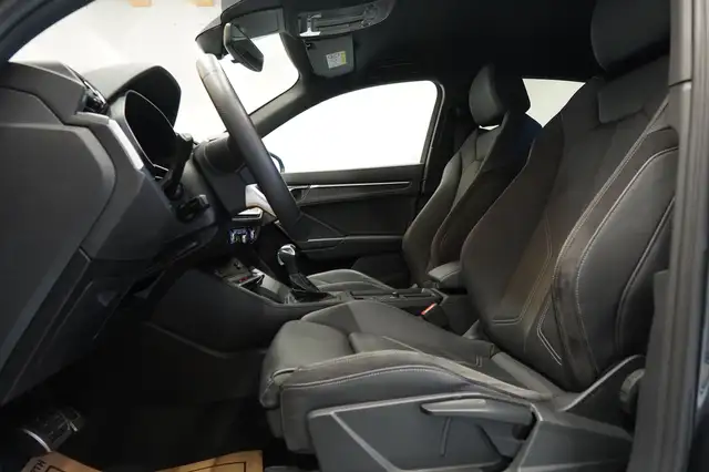 Audi Q3 view 15
