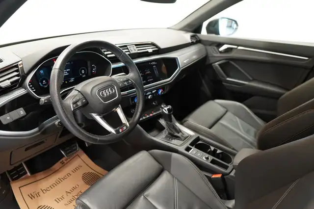 Audi Q3 view 13
