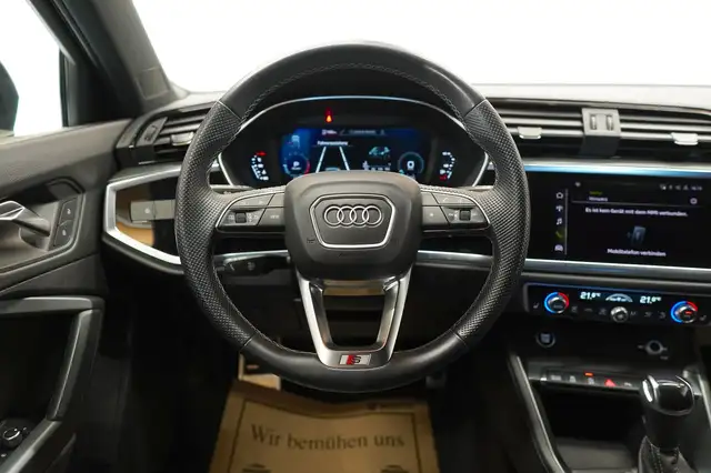 Audi Q3 view 22