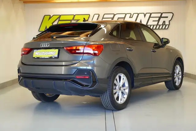 Audi Q3 view 4