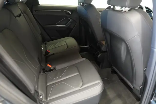 Audi Q3 view 20