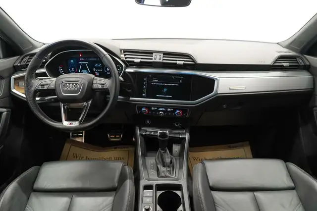 Audi Q3 view 21