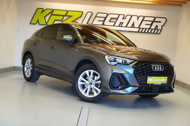 Audi Q3 view 3