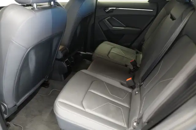 Audi Q3 view 16