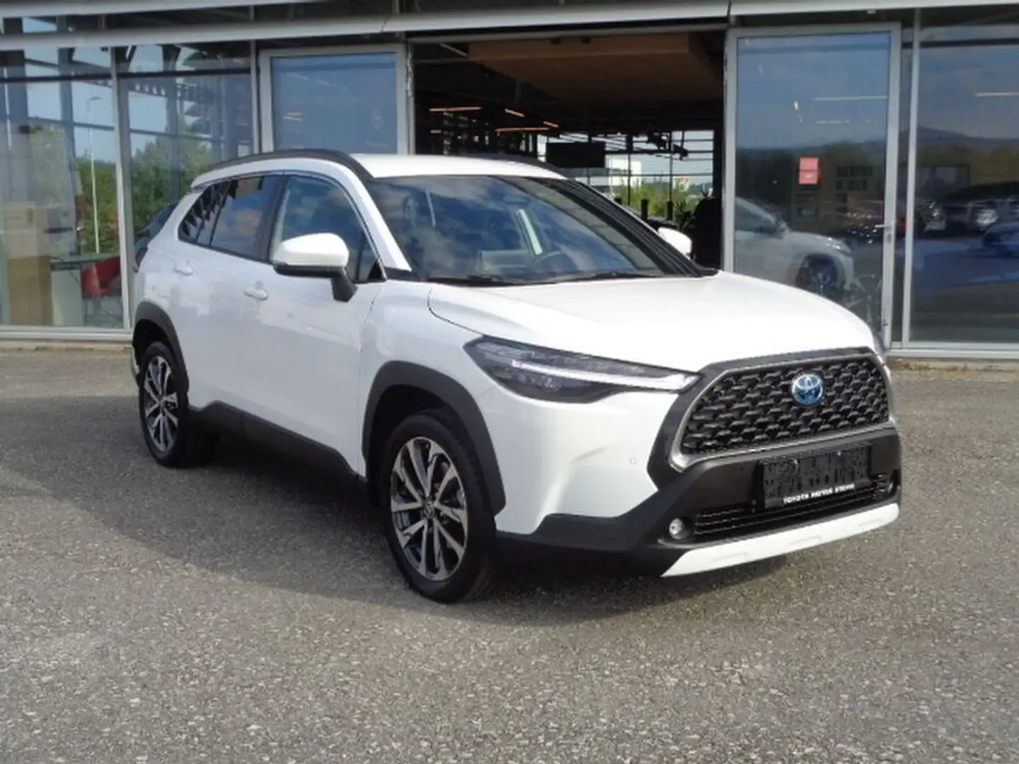 Toyota Corolla Cross 2,0 Hybrid Active Drive Weiß - 1