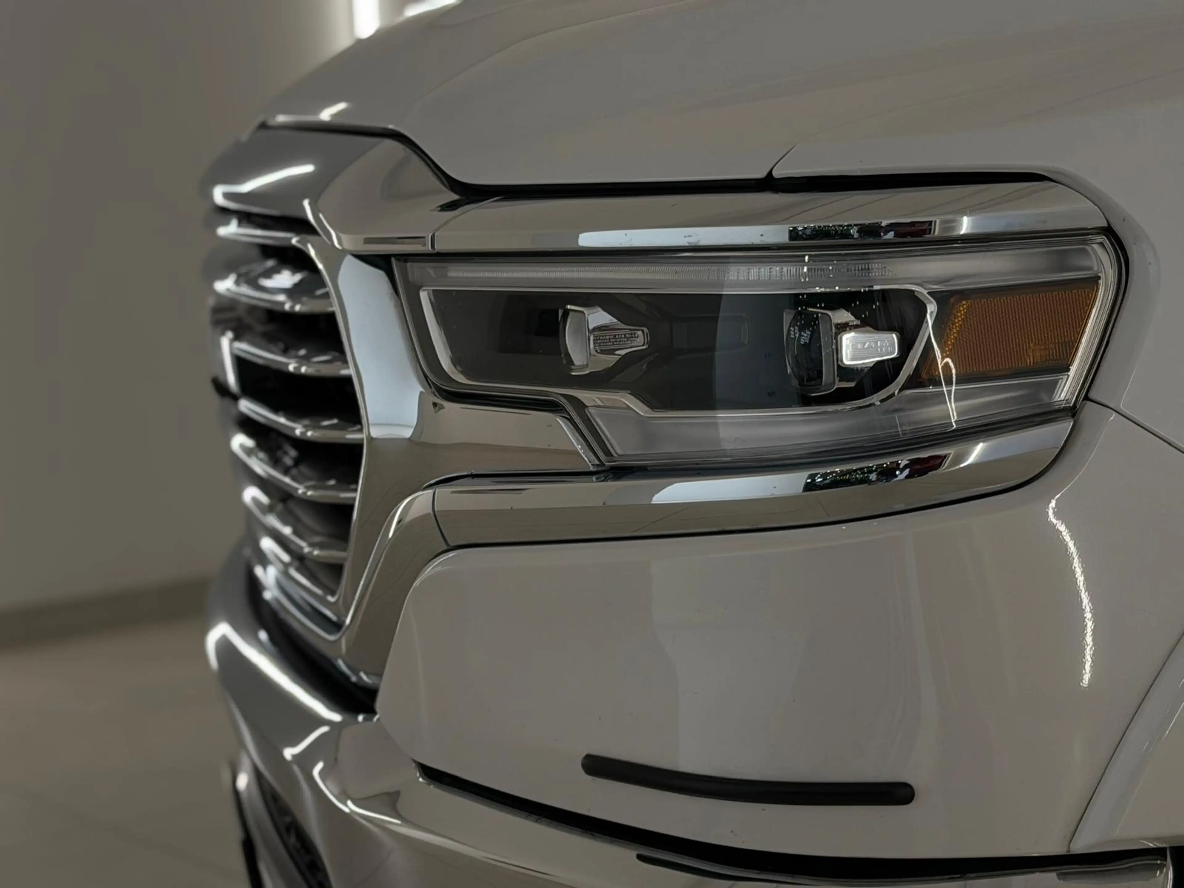 Dodge RAM 1500 5.7 V8 4x4 Limited Longhorn Massage — photo 5