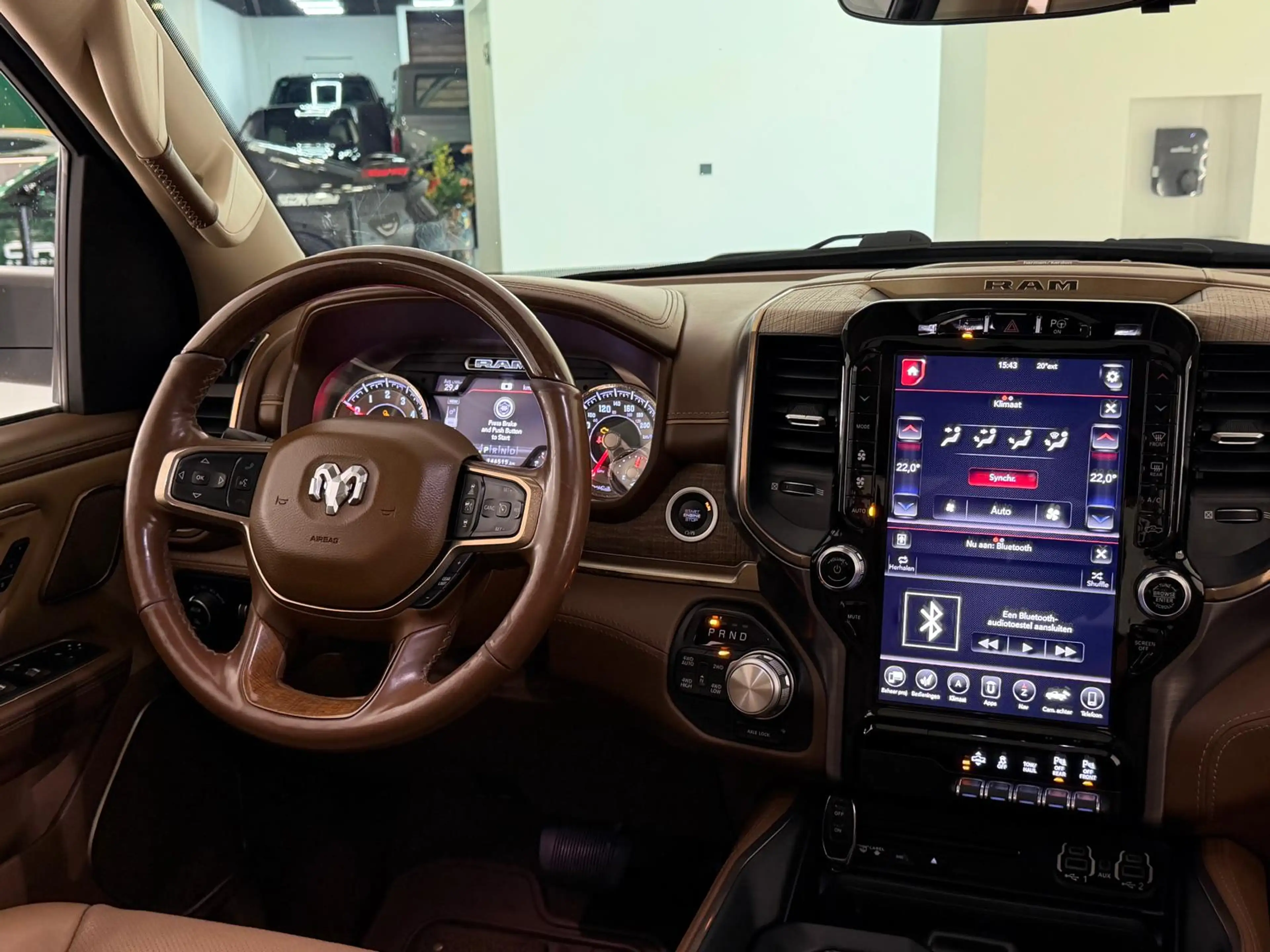 Dodge RAM 1500 5.7 V8 4x4 Limited Longhorn Massage — photo 15