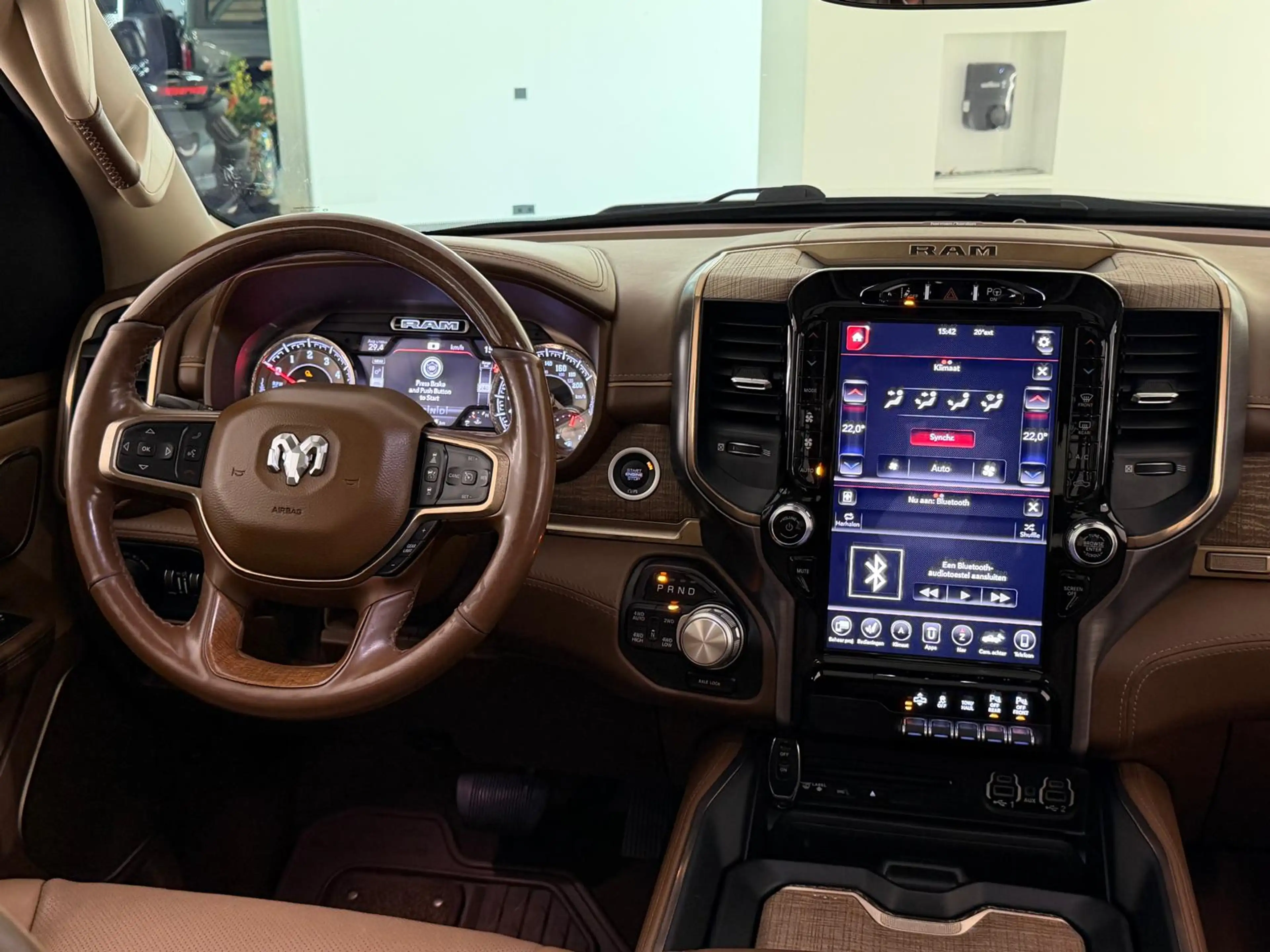 Dodge RAM 1500 5.7 V8 4x4 Limited Longhorn Massage — photo 11