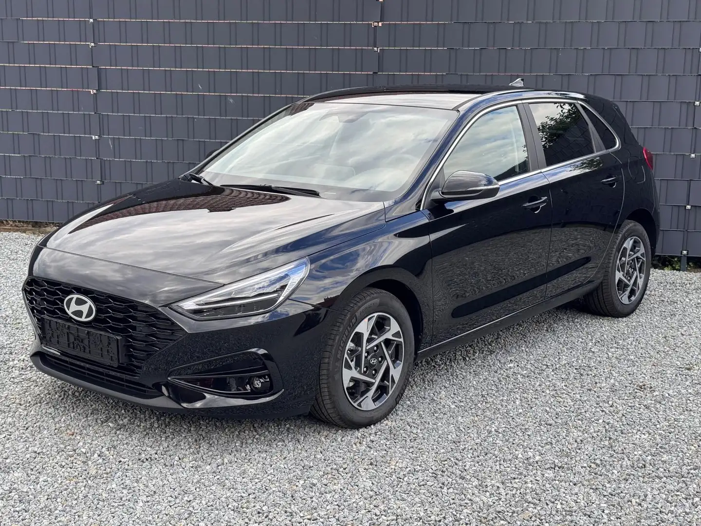 Hyundai i30 Facelift Family Automatik Schwarz - 2