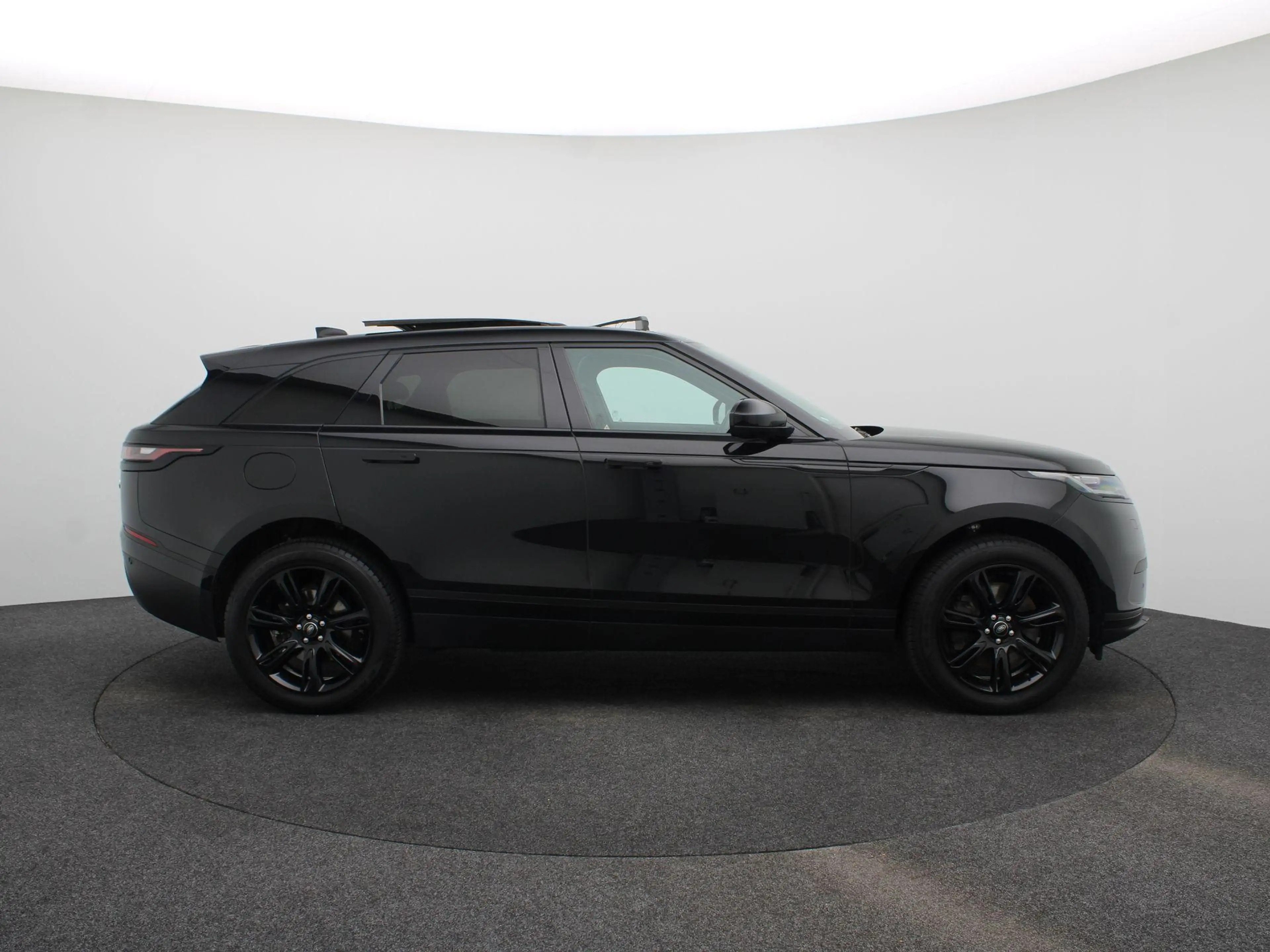 Land Rover Range Rover Velar 2.0 P400e S — photo 6