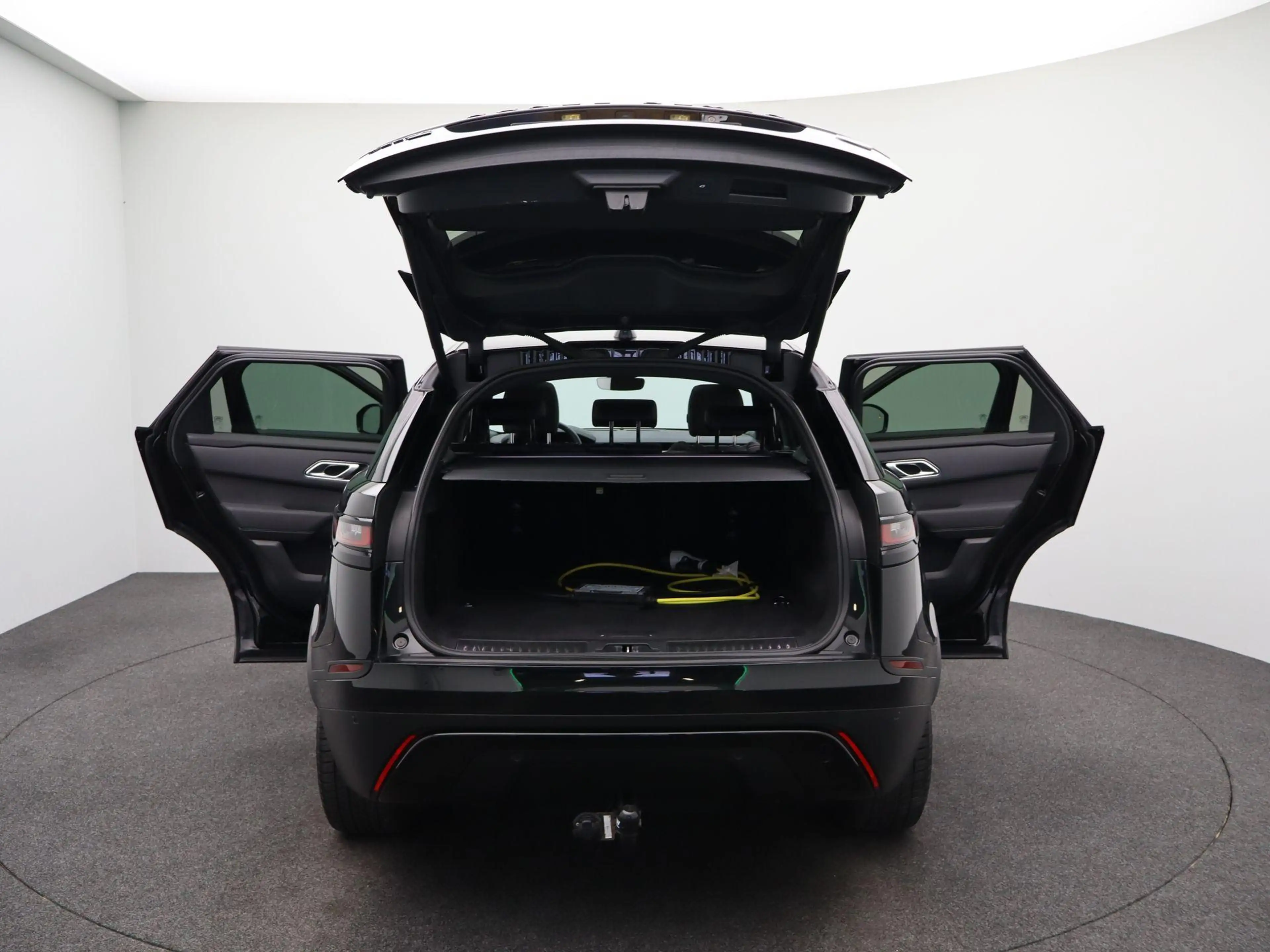 Land Rover Range Rover Velar 2.0 P400e S — photo 14