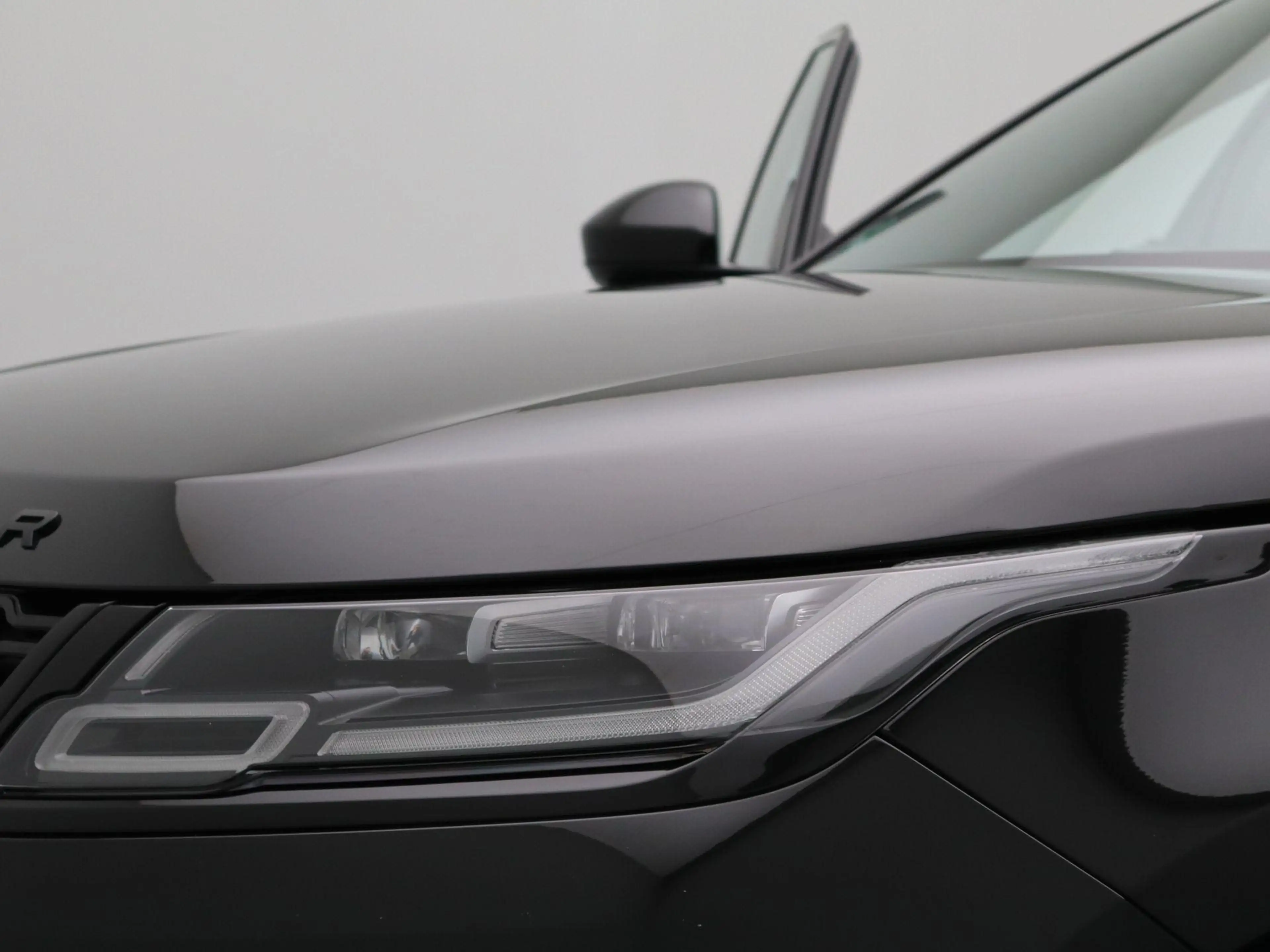 Land Rover Range Rover Velar 2.0 P400e S — photo 15