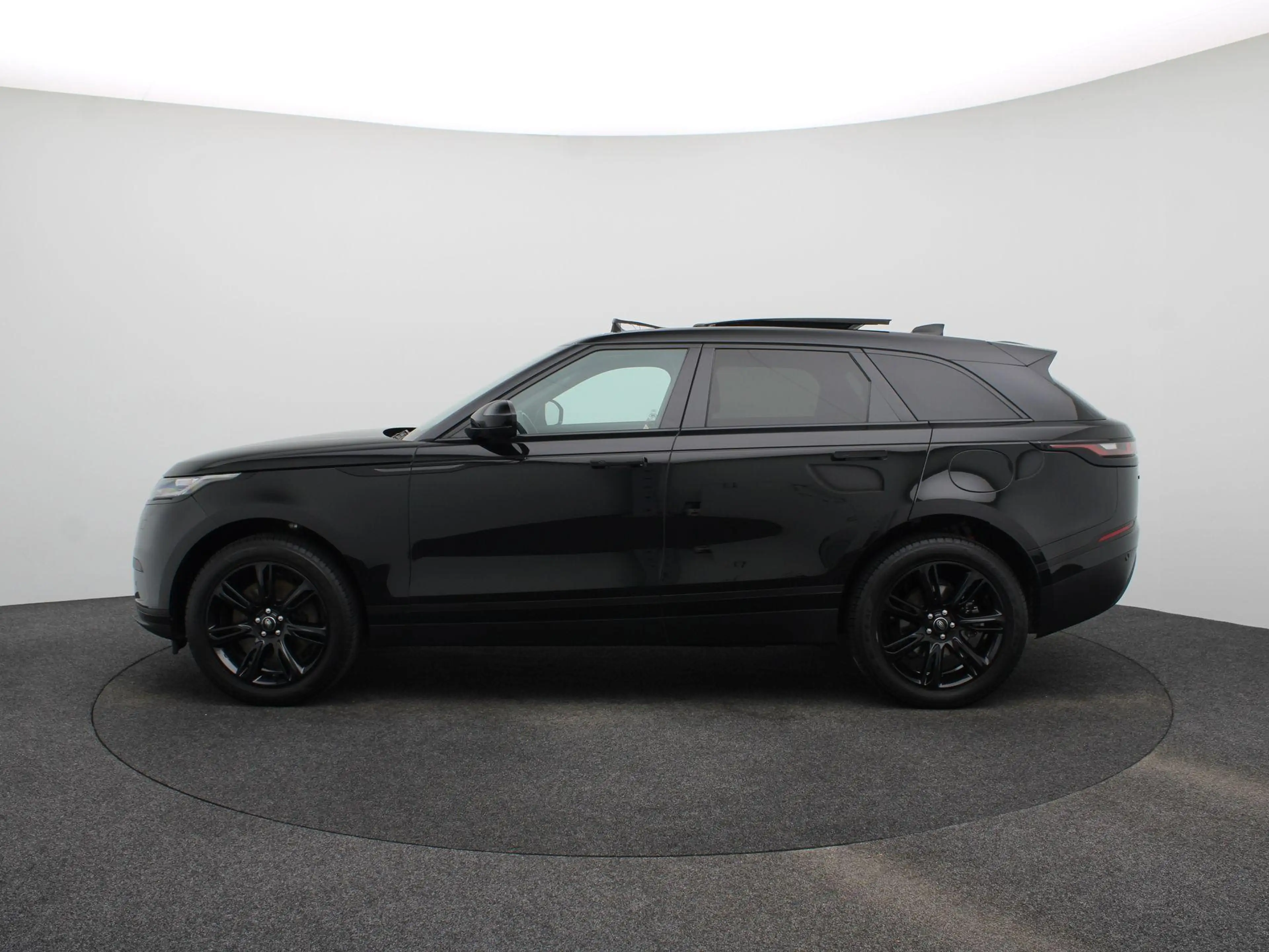Land Rover Range Rover Velar 2.0 P400e S — photo 4
