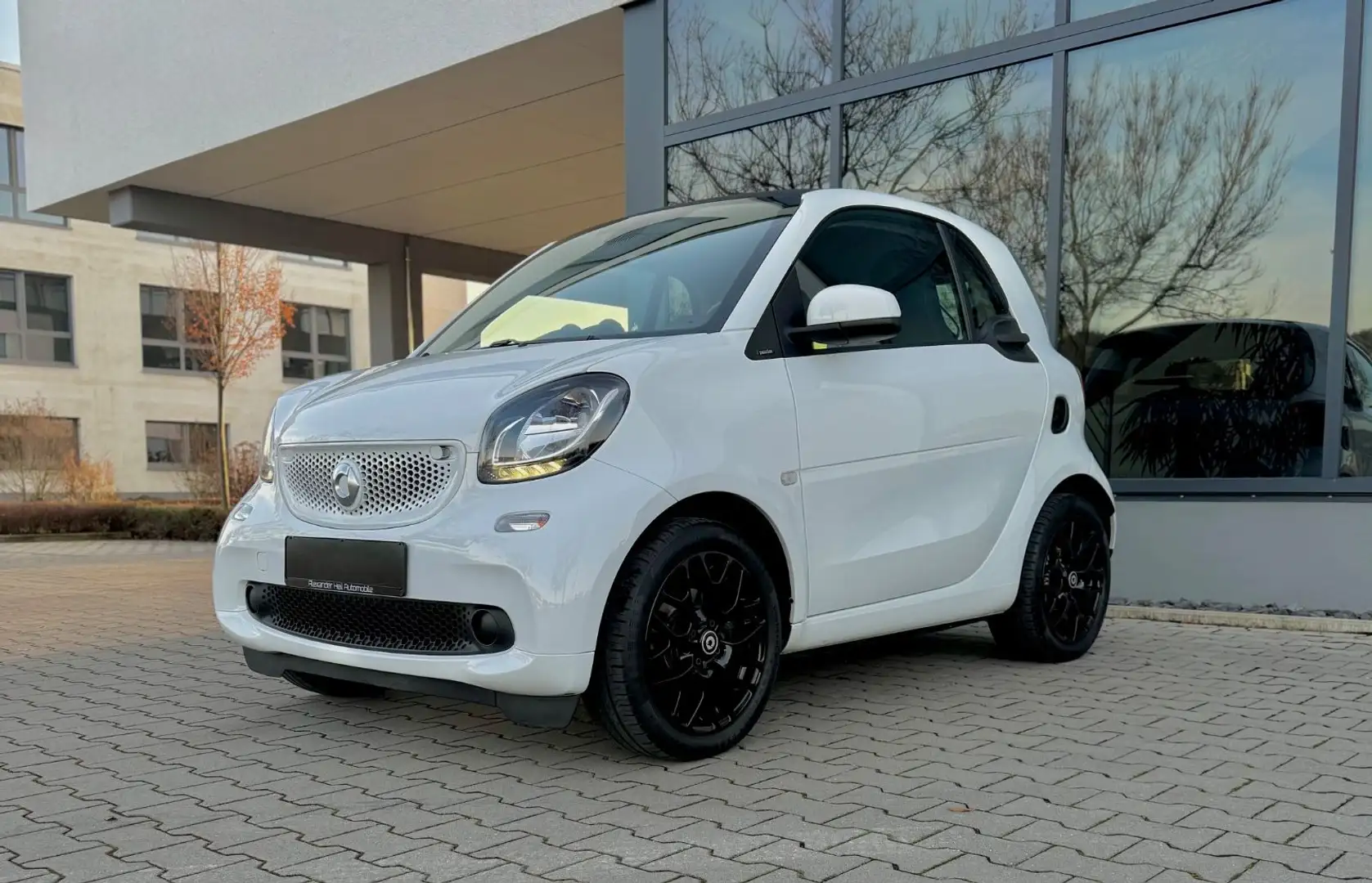 smart forTwo *AUTOMATIK*WENIG KM*1. HD*KLIMA*SPORTPAKET Weiß - 1