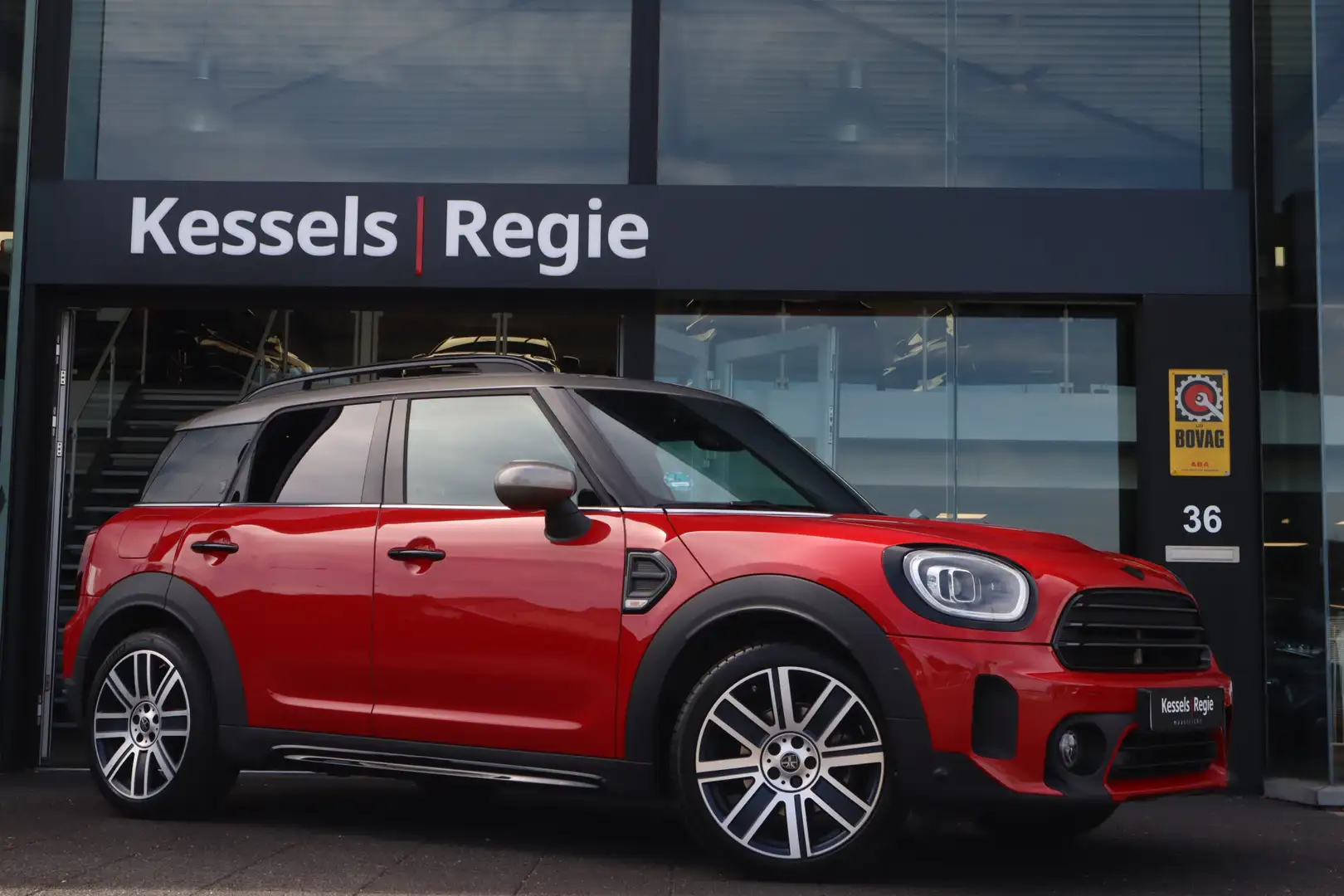 MINI Cooper Countryman Mini 1.5 MINI Yours Pano Leer Led Bi-Tone Camera Rood - 2