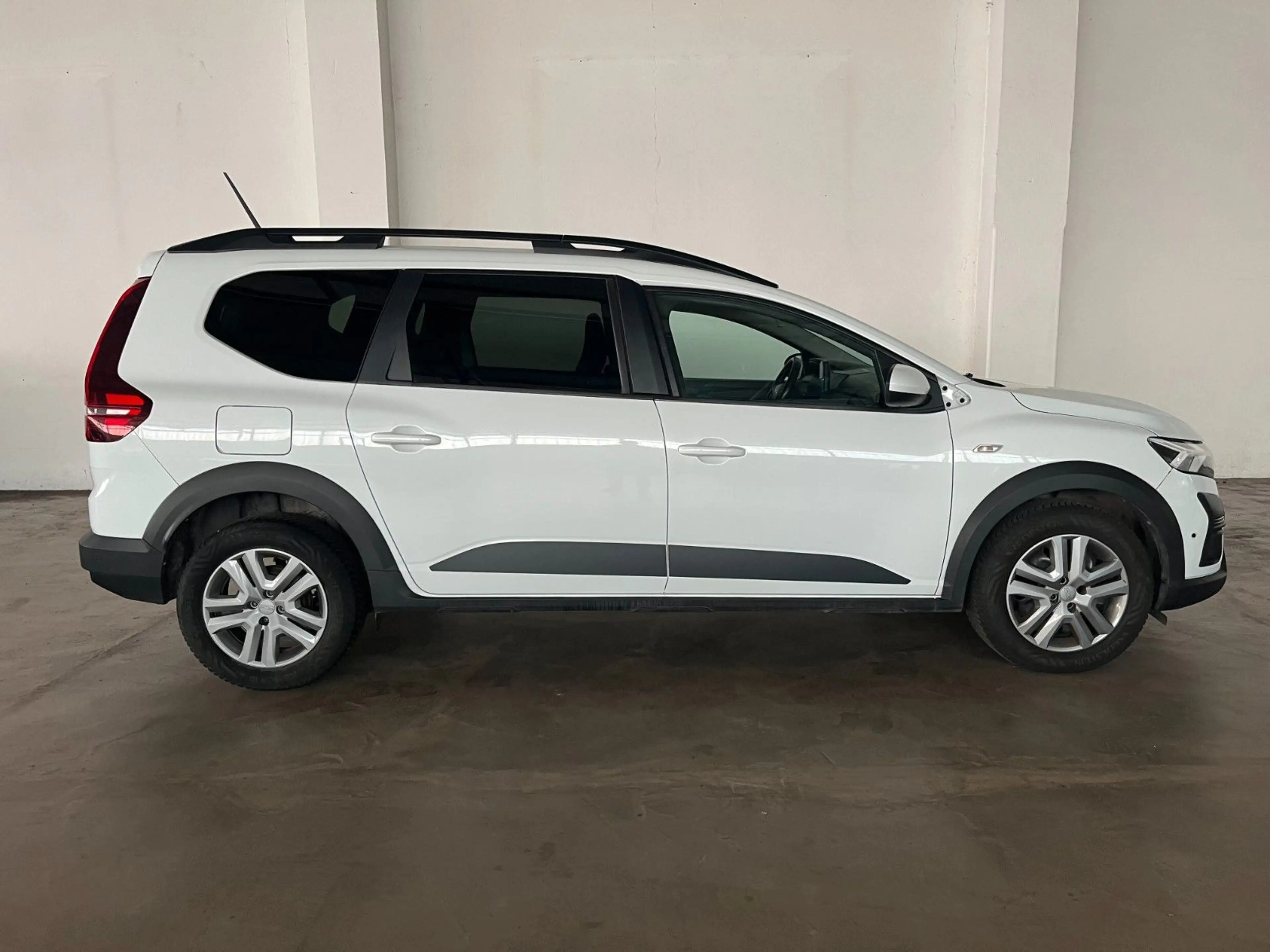 Dacia Jogger 1.0 TCe 110 Expression — photo 6