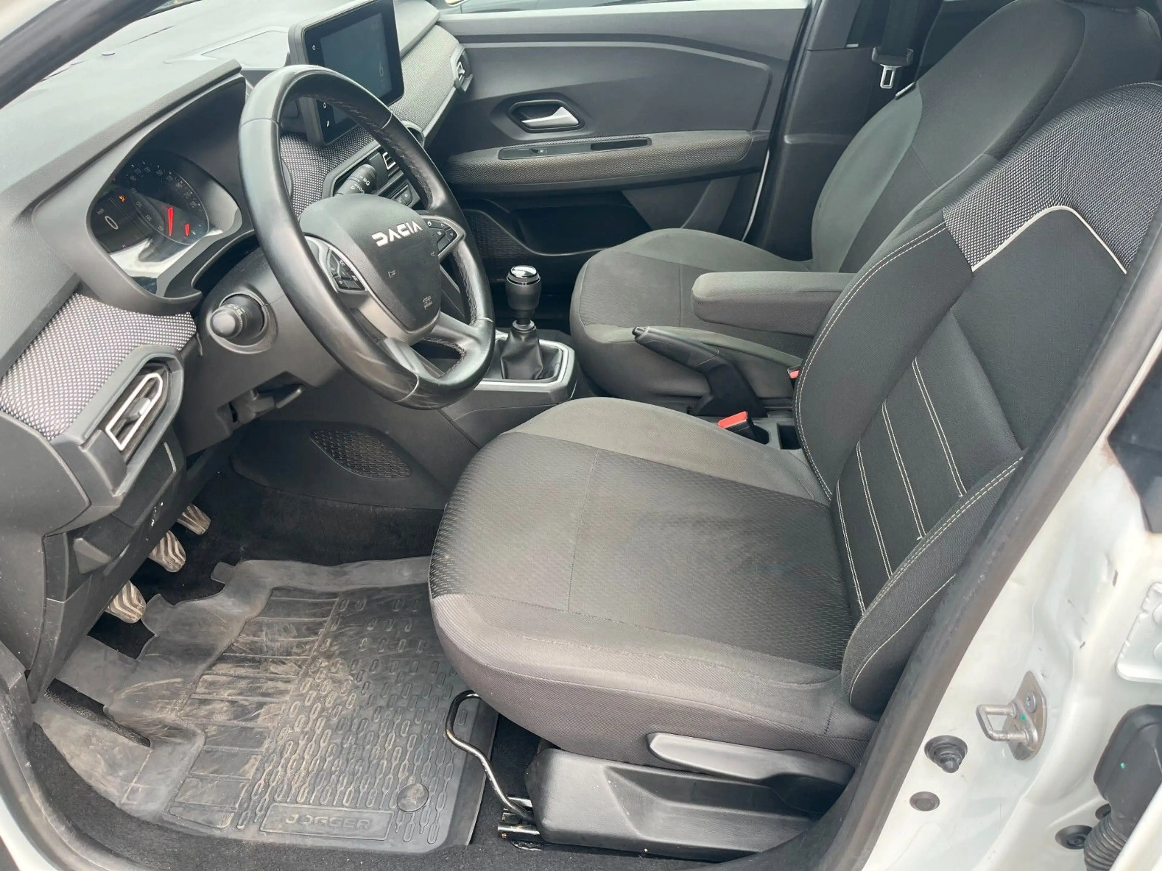 Dacia Jogger 1.0 TCe 110 Expression — photo 13