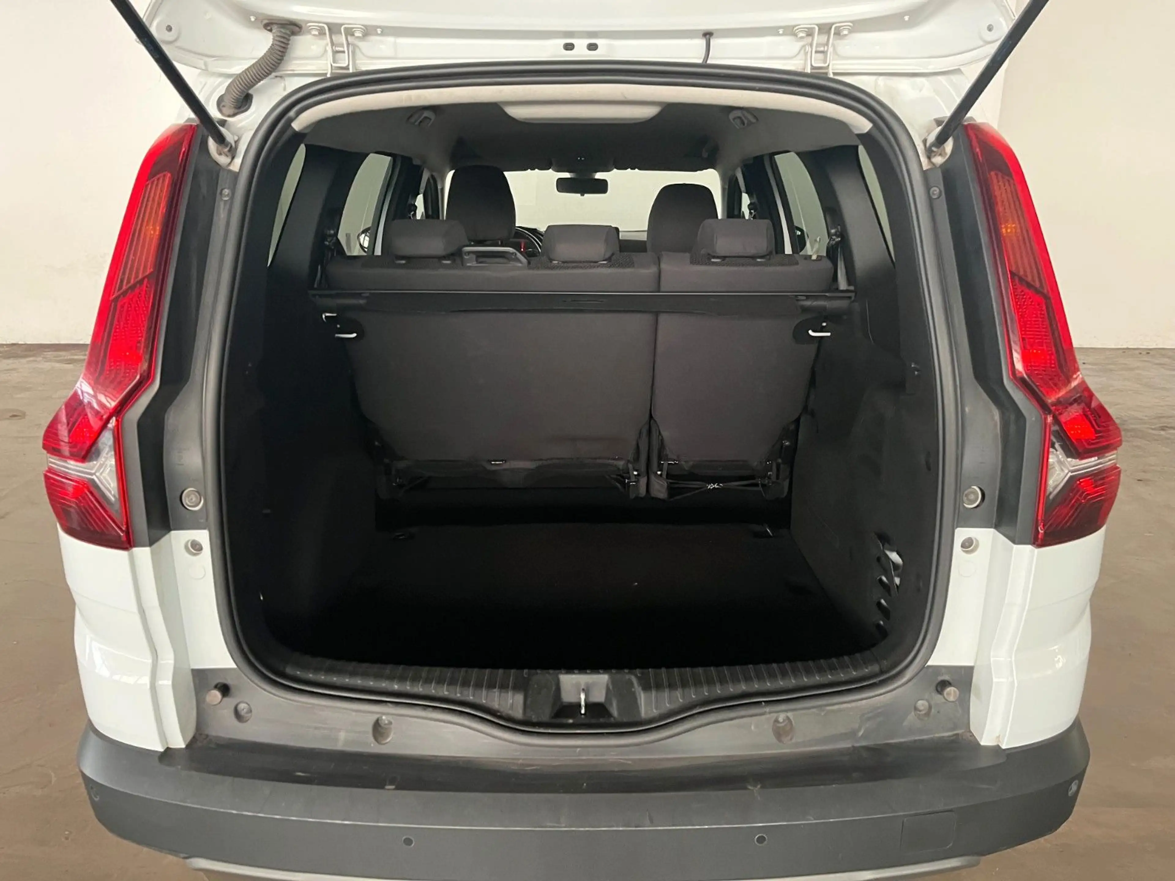 Dacia Jogger 1.0 TCe 110 Expression — photo 11