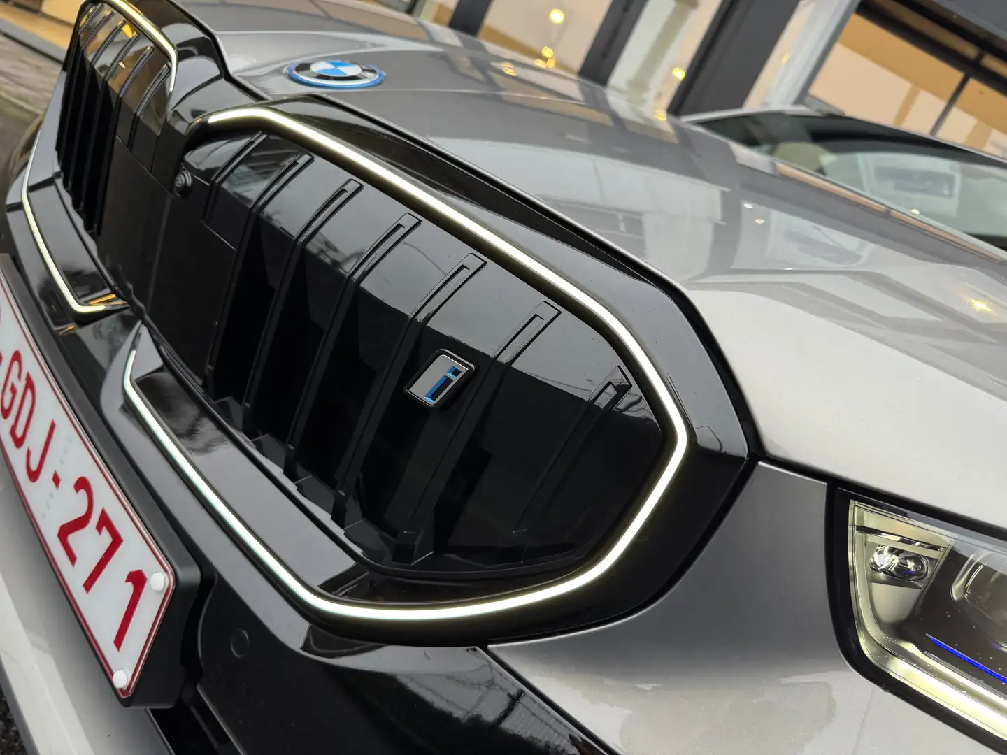 BMW i5 Touring 83.9 kW eDrive40 Grijs - 2